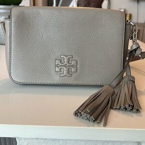 LIKE NEW Tory Burch crossbody. Outside- no signs of wear or tear.